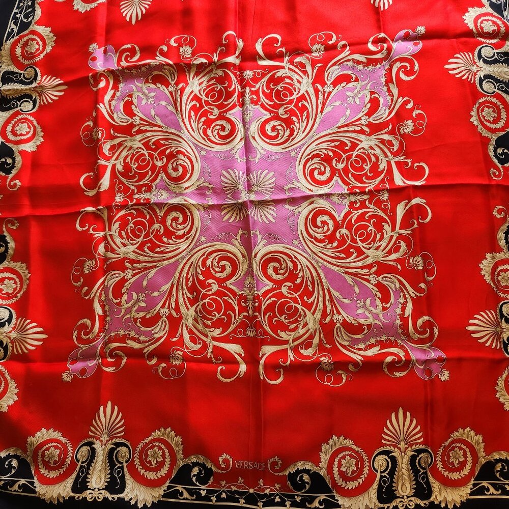 NWT Gorgeous, Authentic Versace Silk Scarf 34 x 34